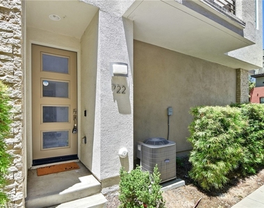 722 Ellis Dr - Photo Thumbnail 2