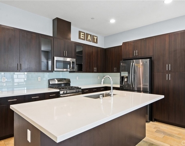 722 Ellis Dr - Photo Thumbnail 13