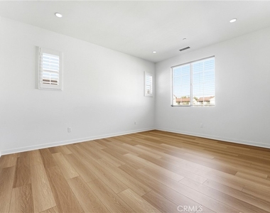 723 Spring Garden - Photo Thumbnail 18