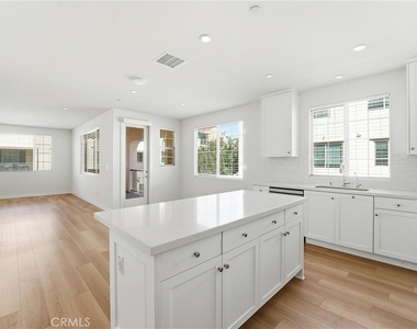 723 Spring Garden - Photo Thumbnail 5