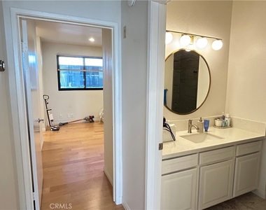 533 S St Andrews Place - Photo Thumbnail 9