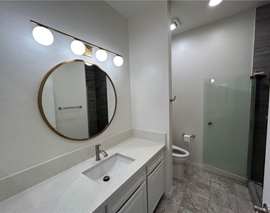 533 S St Andrews Place - Photo Thumbnail 19