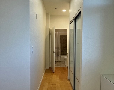 533 S St Andrews Place - Photo Thumbnail 11