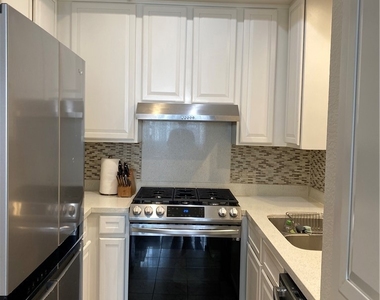533 S St Andrews Place - Photo Thumbnail 6