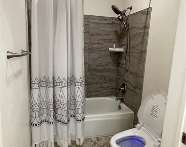 533 S St Andrews Place - Photo Thumbnail 12