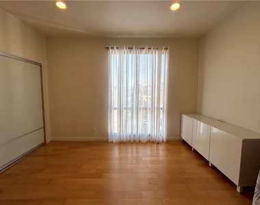 533 S St Andrews Place - Photo Thumbnail 17