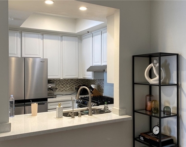 533 S St Andrews Place - Photo Thumbnail 5