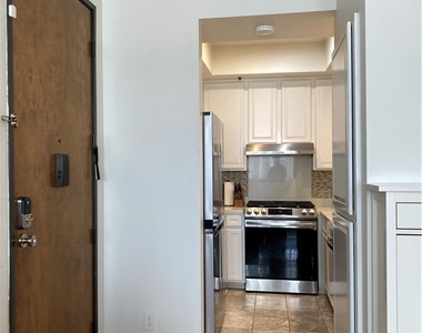 533 S St Andrews Place - Photo Thumbnail 1