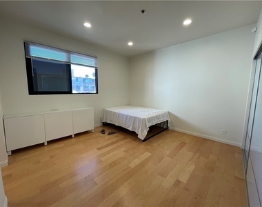 533 S St Andrews Place - Photo Thumbnail 6