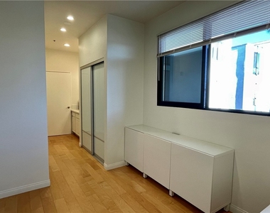 533 S St Andrews Place - Photo Thumbnail 10