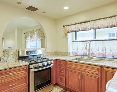 3871 King St - Photo Thumbnail 9