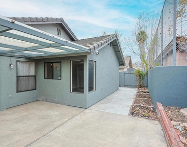 3871 King St - Photo Thumbnail 32