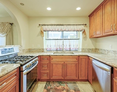 3871 King St - Photo Thumbnail 10