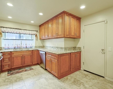 3871 King St - Photo Thumbnail 11