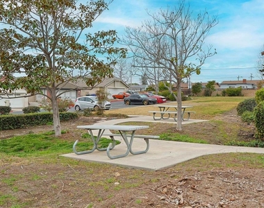 3871 King St - Photo Thumbnail 36