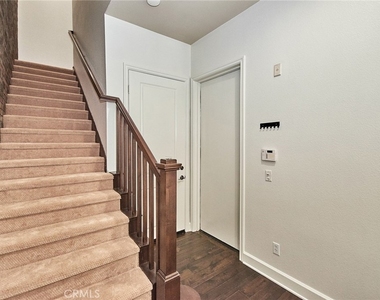 15 Vantis Drive - Photo Thumbnail 3