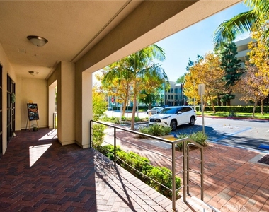 15 Vantis Drive - Photo Thumbnail 26