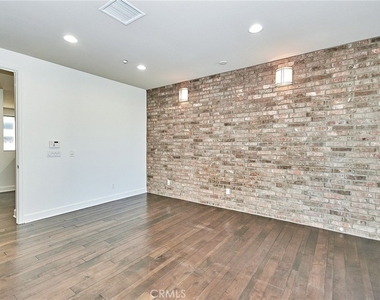 15 Vantis Drive - Photo Thumbnail 8