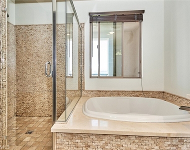 15 Vantis Drive - Photo Thumbnail 5