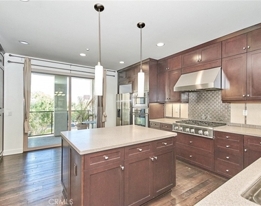 15 Vantis Drive - Photo Thumbnail 21