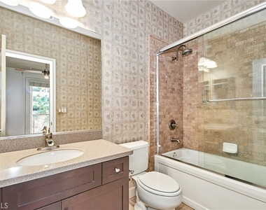 15 Vantis Drive - Photo Thumbnail 13