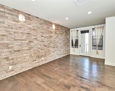 15 Vantis Drive - Photo Thumbnail 11