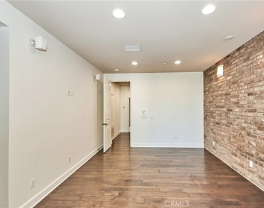 15 Vantis Drive - Photo Thumbnail 6