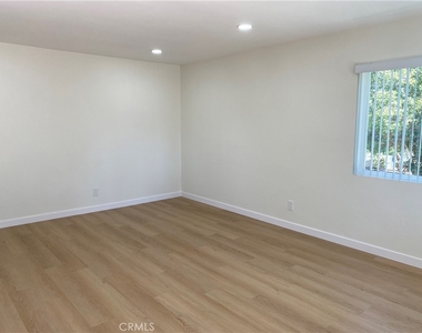 629 Alamo - Photo Thumbnail 2