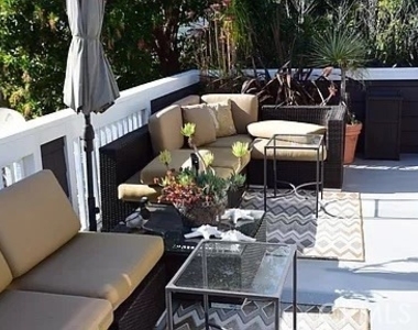 668 Anita Street - Photo Thumbnail 3