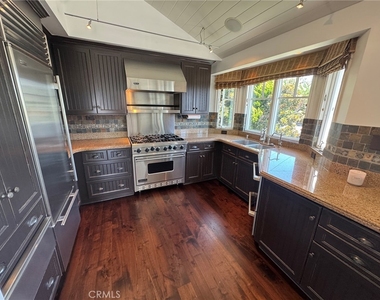 668 Anita Street - Photo Thumbnail 9