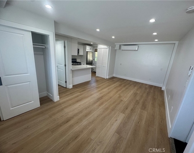 668 Anita Street - Photo Thumbnail 15