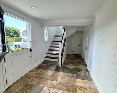 668 Anita Street - Photo Thumbnail 2