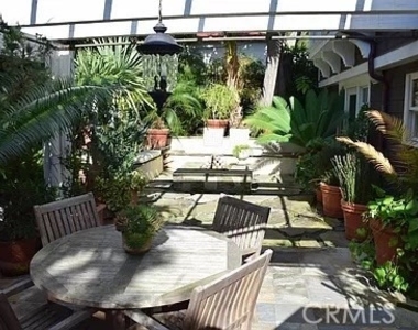 668 Anita Street - Photo Thumbnail 16