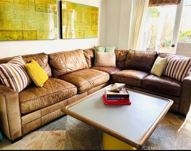668 Anita Street - Photo Thumbnail 12
