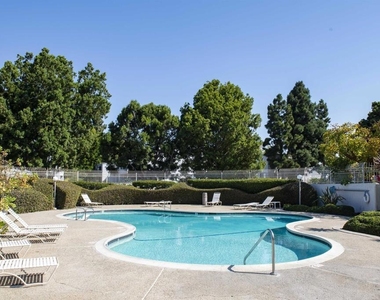 8442 Via Sonoma - Photo Thumbnail 23