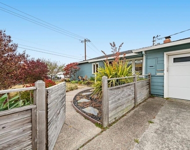 796 Crespi Drive - Photo Thumbnail 5