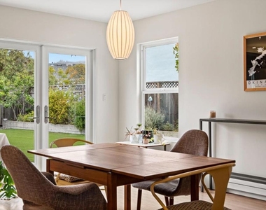 796 Crespi Drive - Photo Thumbnail 20