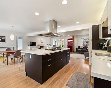 796 Crespi Drive - Photo Thumbnail 24
