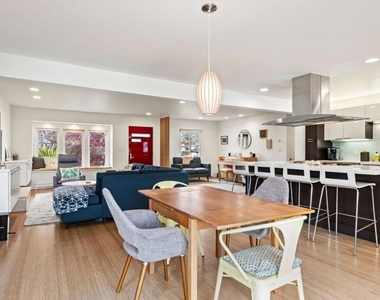 796 Crespi Drive - Photo Thumbnail 19