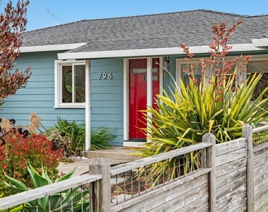 796 Crespi Drive - Photo Thumbnail 7