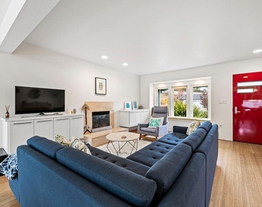 796 Crespi Drive - Photo Thumbnail 12