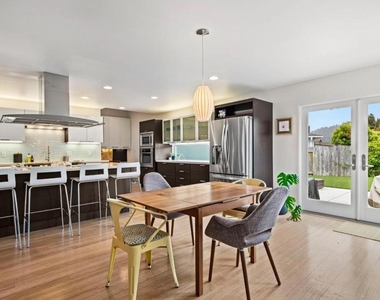 796 Crespi Drive - Photo Thumbnail 18