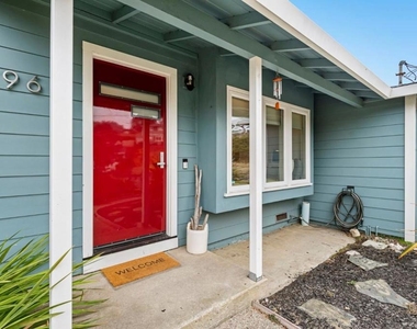 796 Crespi Drive - Photo Thumbnail 9