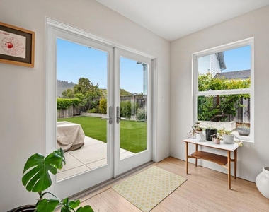 796 Crespi Drive - Photo Thumbnail 21