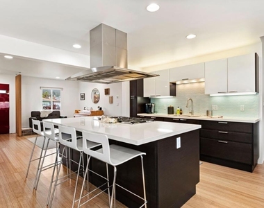 796 Crespi Drive - Photo Thumbnail 23