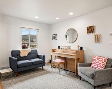 796 Crespi Drive - Photo Thumbnail 14
