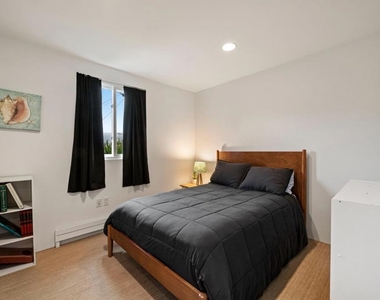 796 Crespi Drive - Photo Thumbnail 38