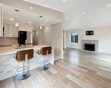 5935 Woodbine Place - Photo Thumbnail 9