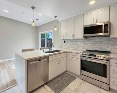5935 Woodbine Place - Photo Thumbnail 7
