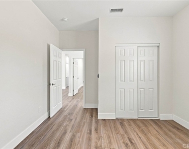 41015 W 41st West - Photo Thumbnail 12